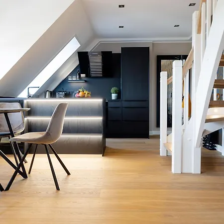 Living Lorens No 12 *